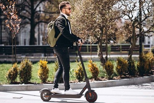 ¿Te mueves en patinete eléctrico?: cómo evitar lesiones y accidentes